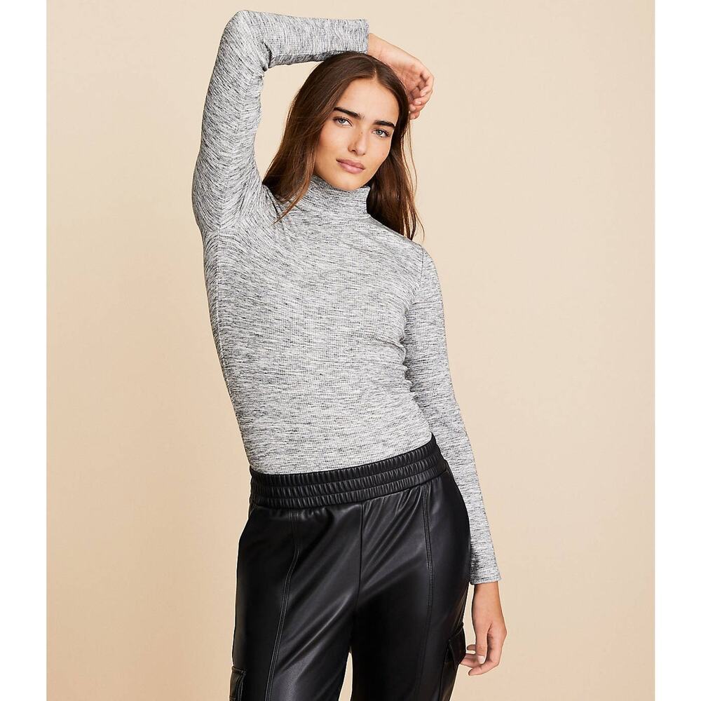 Lou & Grey Top Medium Gray Heathered Turtleneck Ribbed Long Sleeve